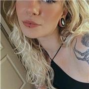 Ragazza di 25 anni diplomata con esperienza di vita all’estero triennale quindi con uso quotidiano della lingua inglese